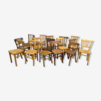 Lot 16 chaises bistrot dépareillées vintage