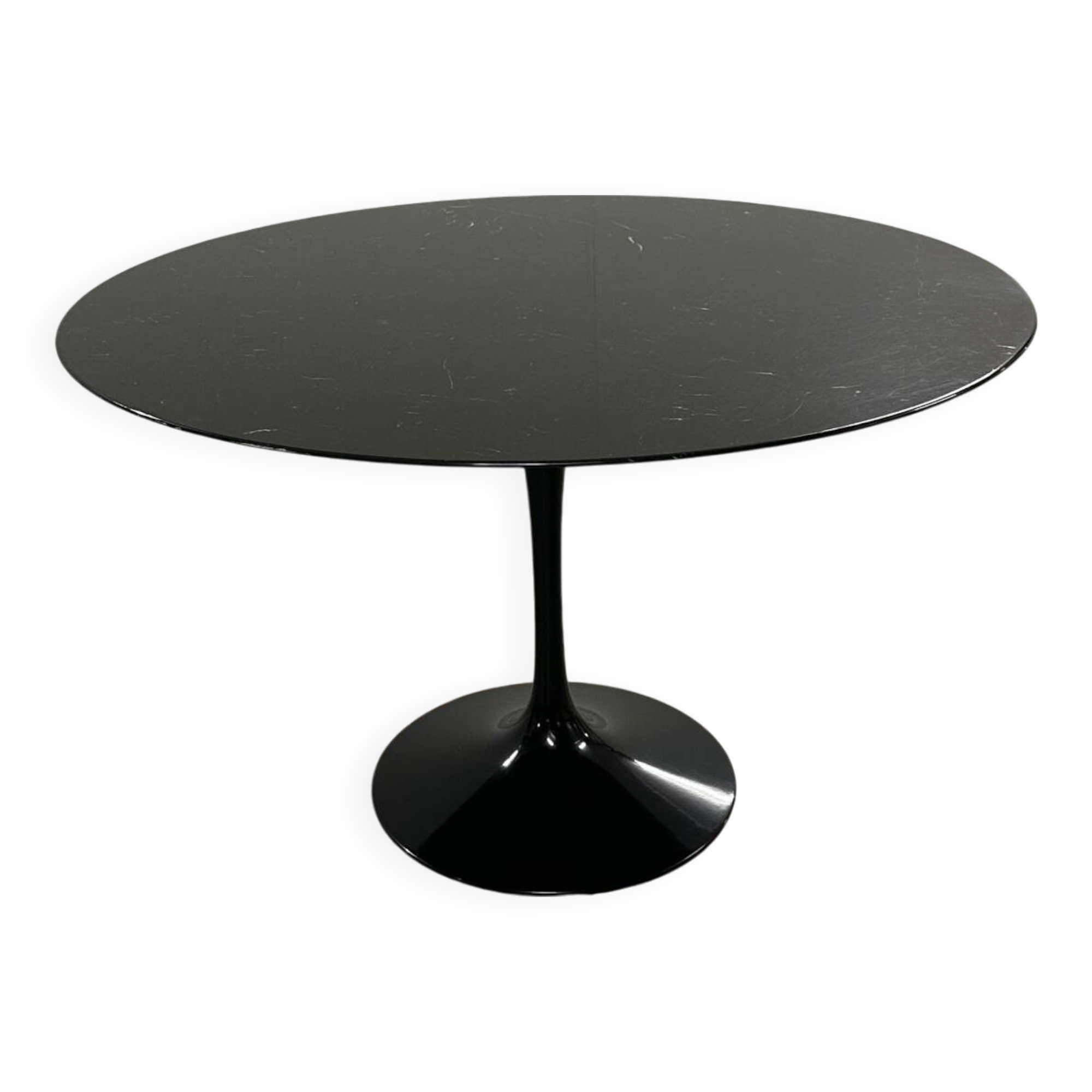 Eero Saarinen Tulip Dining Table by Knoll in black Marble
