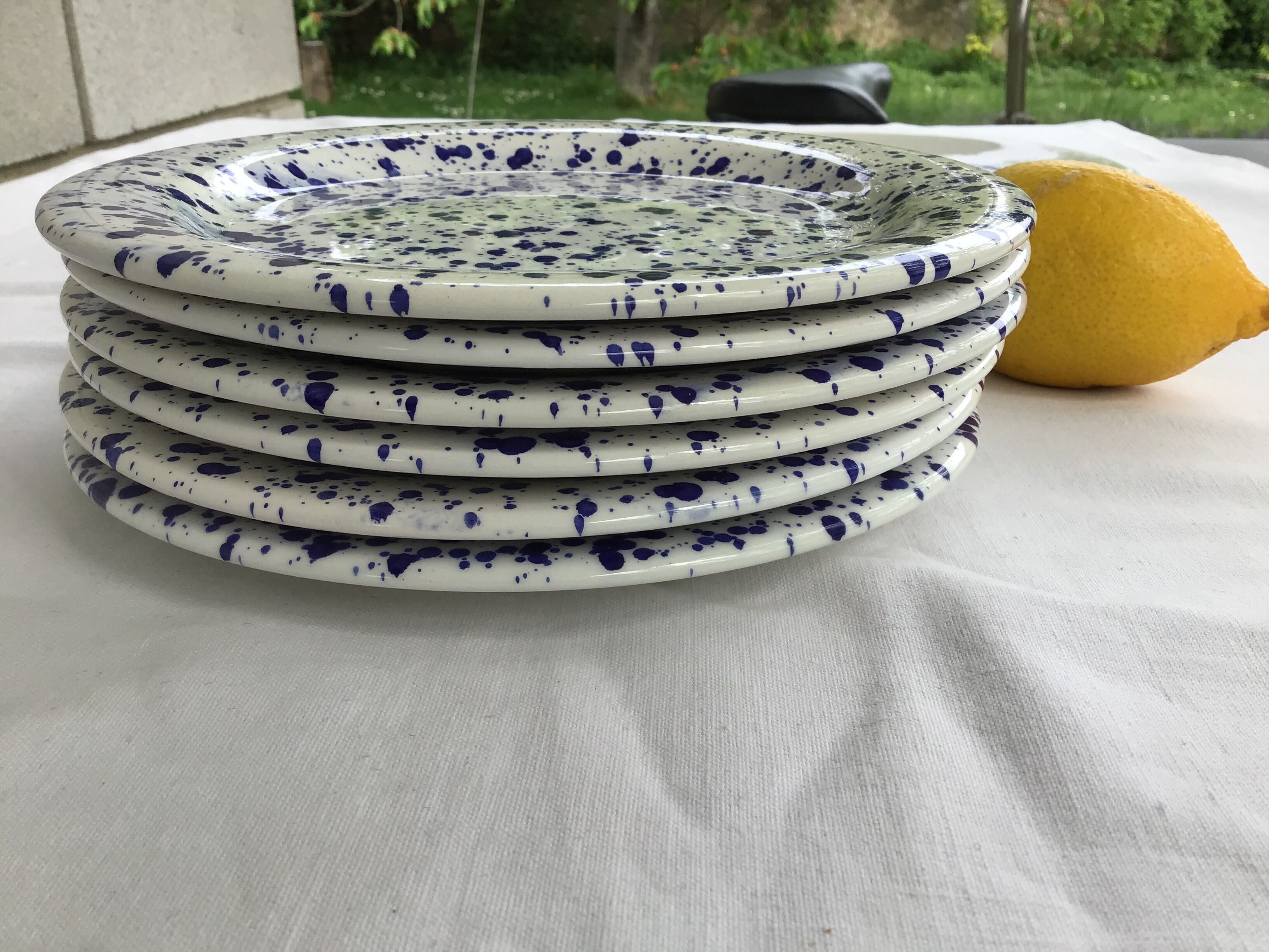 6 blue-spotted dessert plates