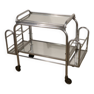 Vintage 1970s rolling dessert trolley in chrome metal and mirrored glass.