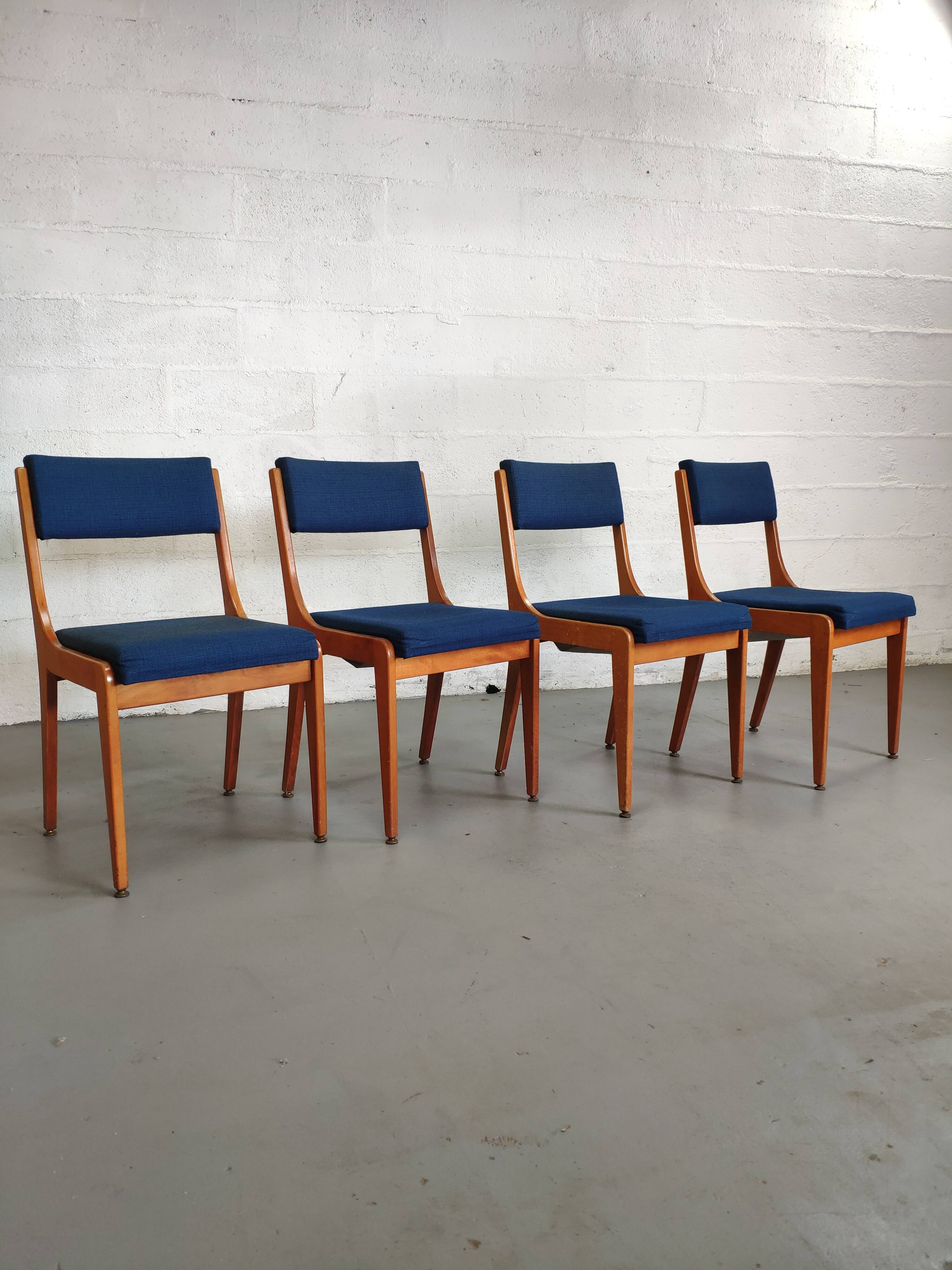 Lot de 4 chaises vintage piètement bois et tissu bleu circa 60