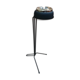 Ashtray with mechanism on foot