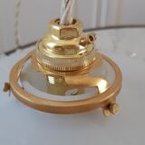 Paire de suspensions en opaline dentelée années 40-50