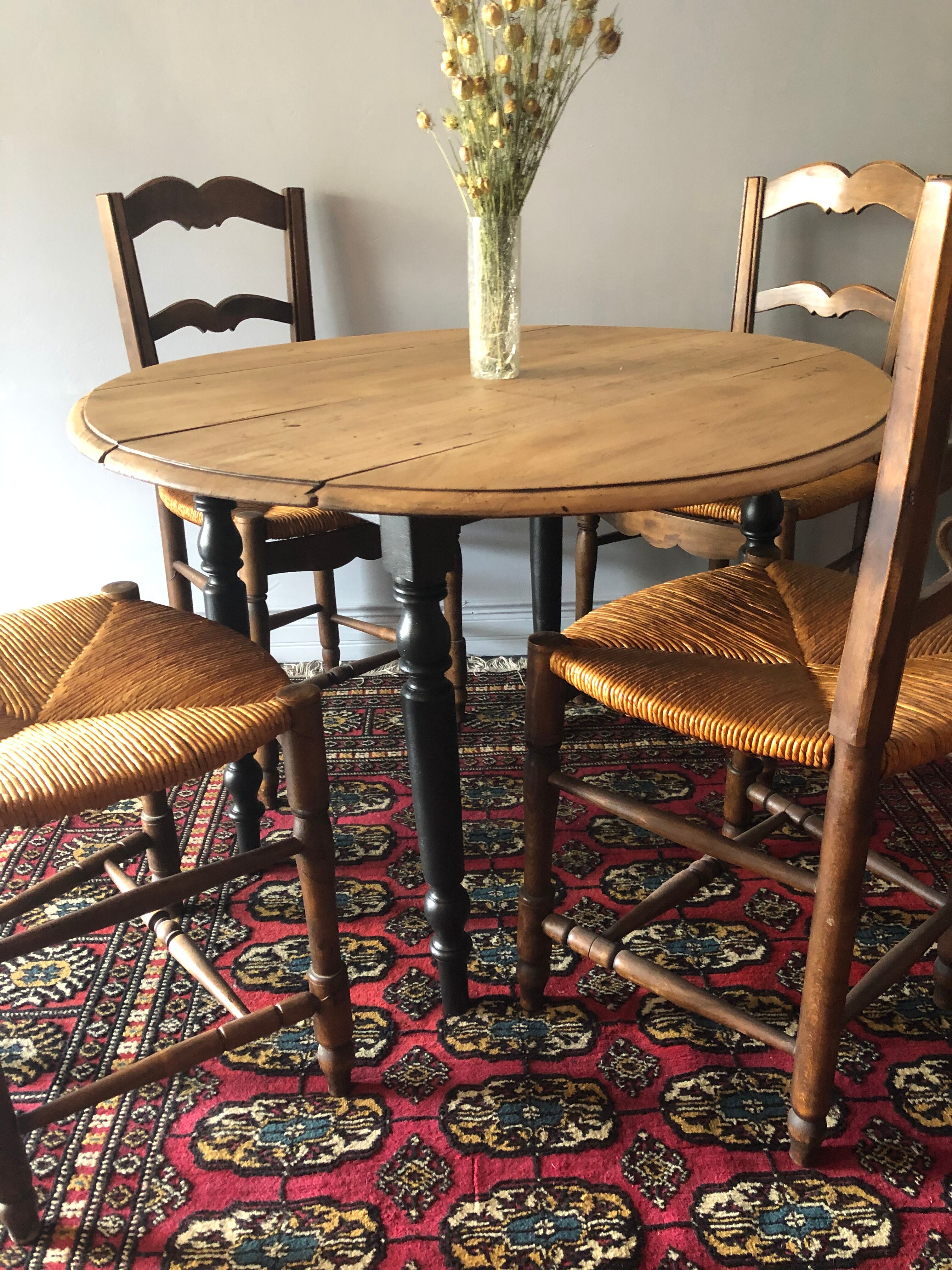 Round table with flaps, early 20th century