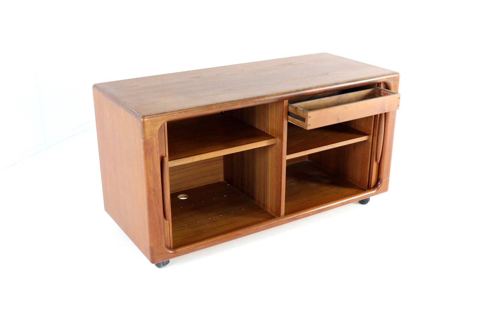 Dyrlund audio / tv cabinet 'Gronhoj'