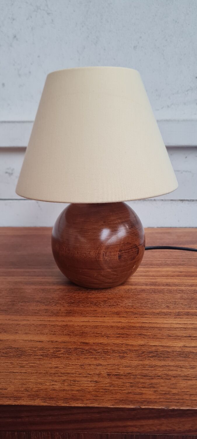 Walnut ball lamp