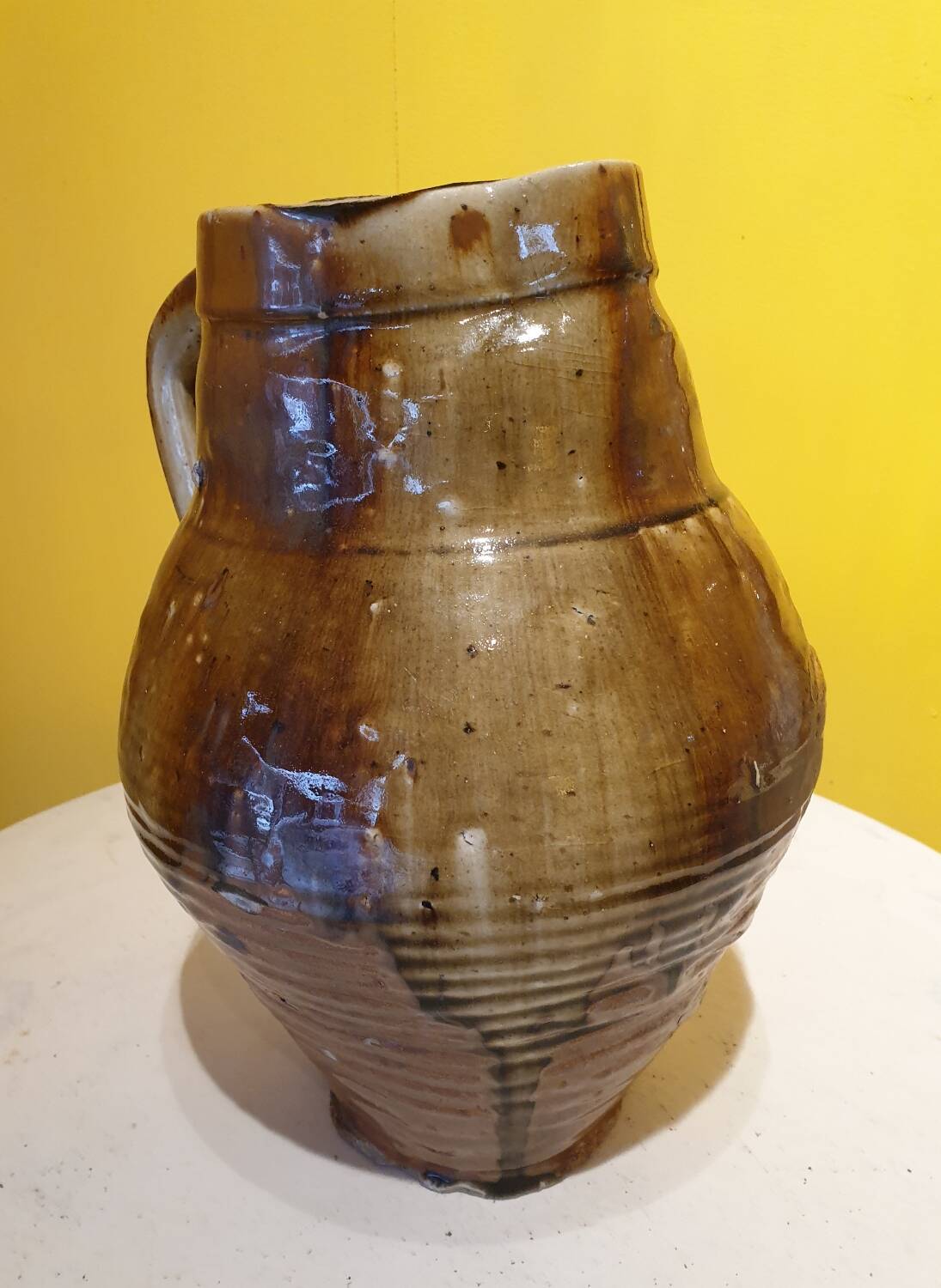 Varnished terracotta pitcher from the 19th century.