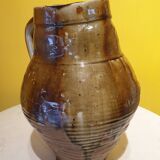 Varnished terracotta pitcher from the 19th century.