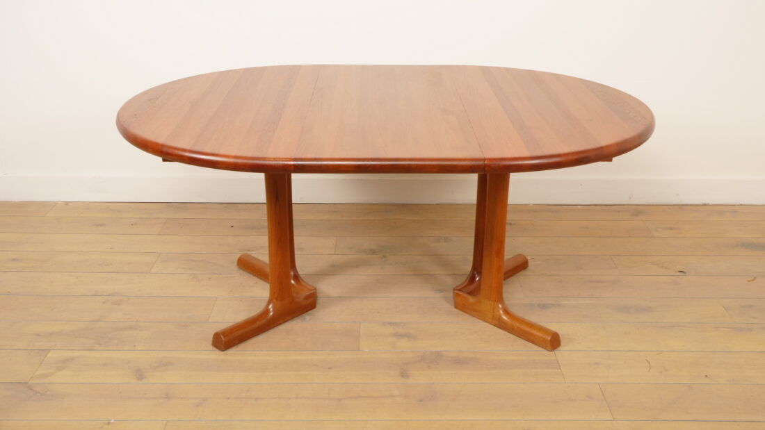 Vintage extendable round dining table | Dyrlund | Solid teak | Danish
