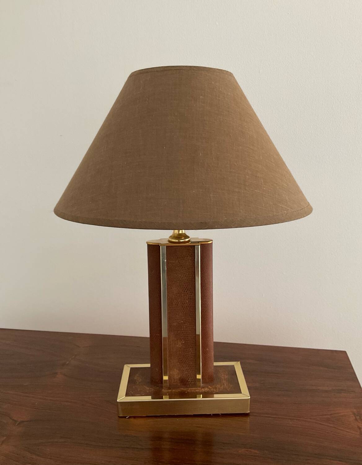 Vintage lamp in leather and gold metal