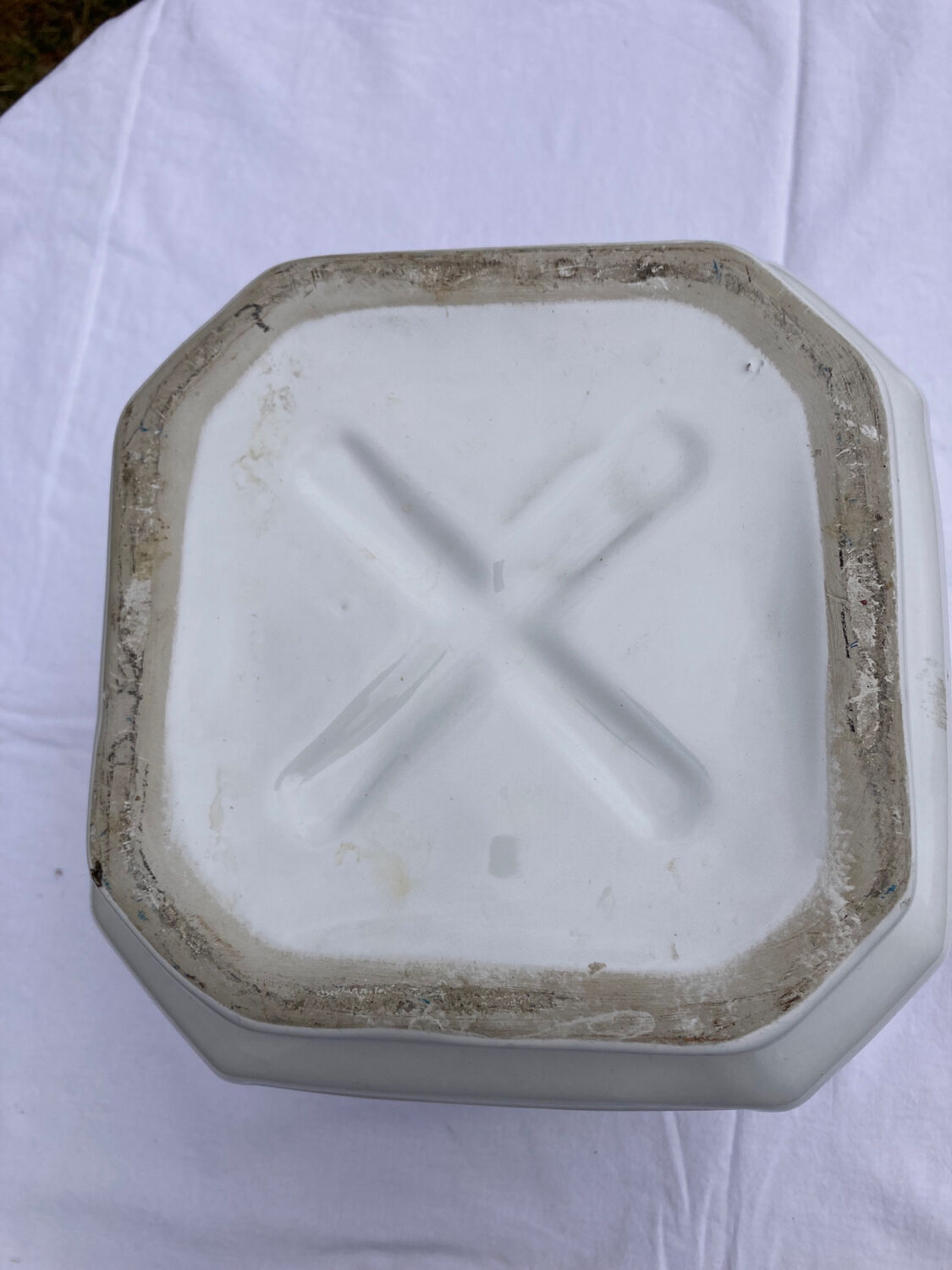 White rectangular pot cover