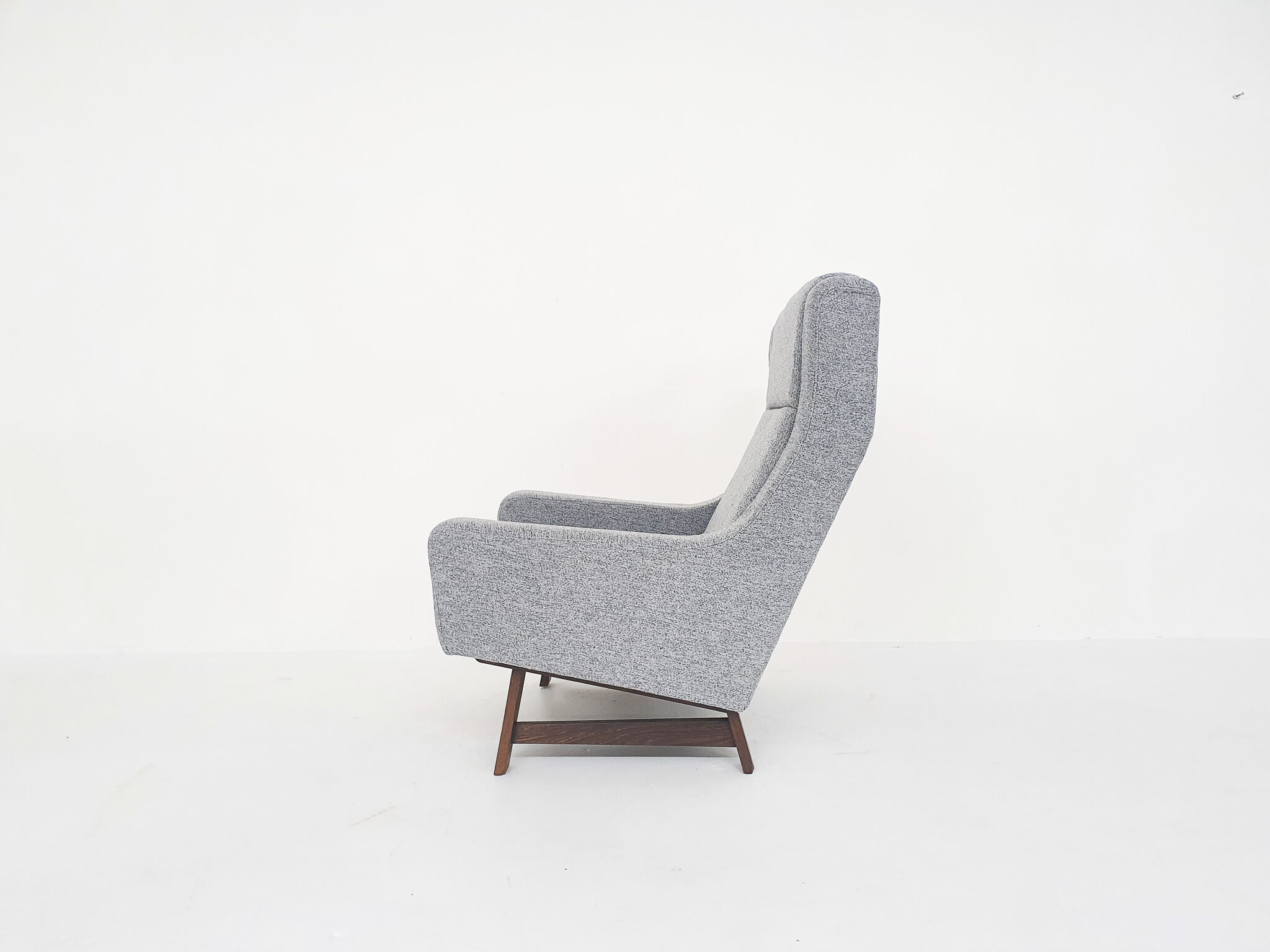 Set of two Dutch design lounge chairs with wenge feet