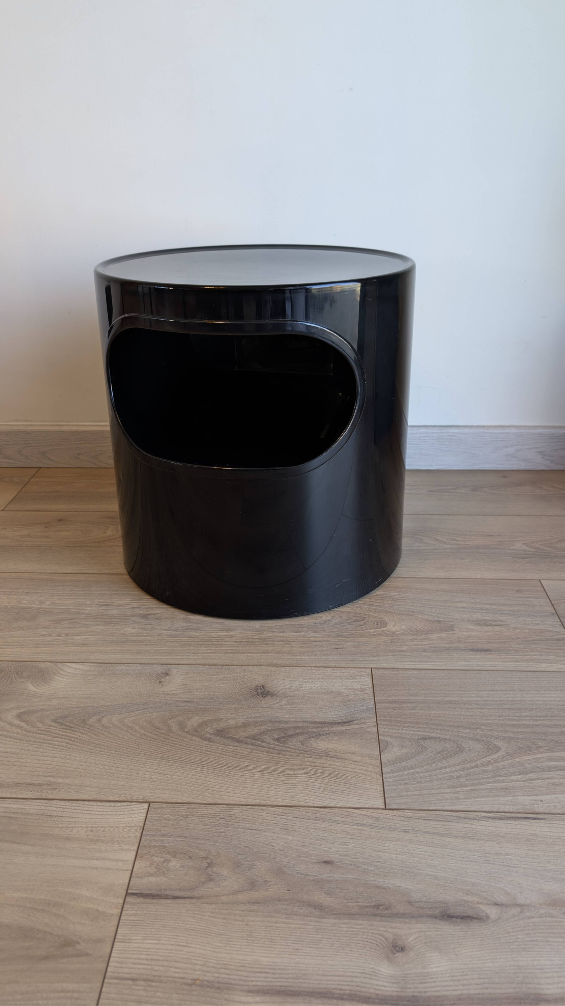 Bedside table Artemide design Emma Gismondi Schweinberger, Space A furniture