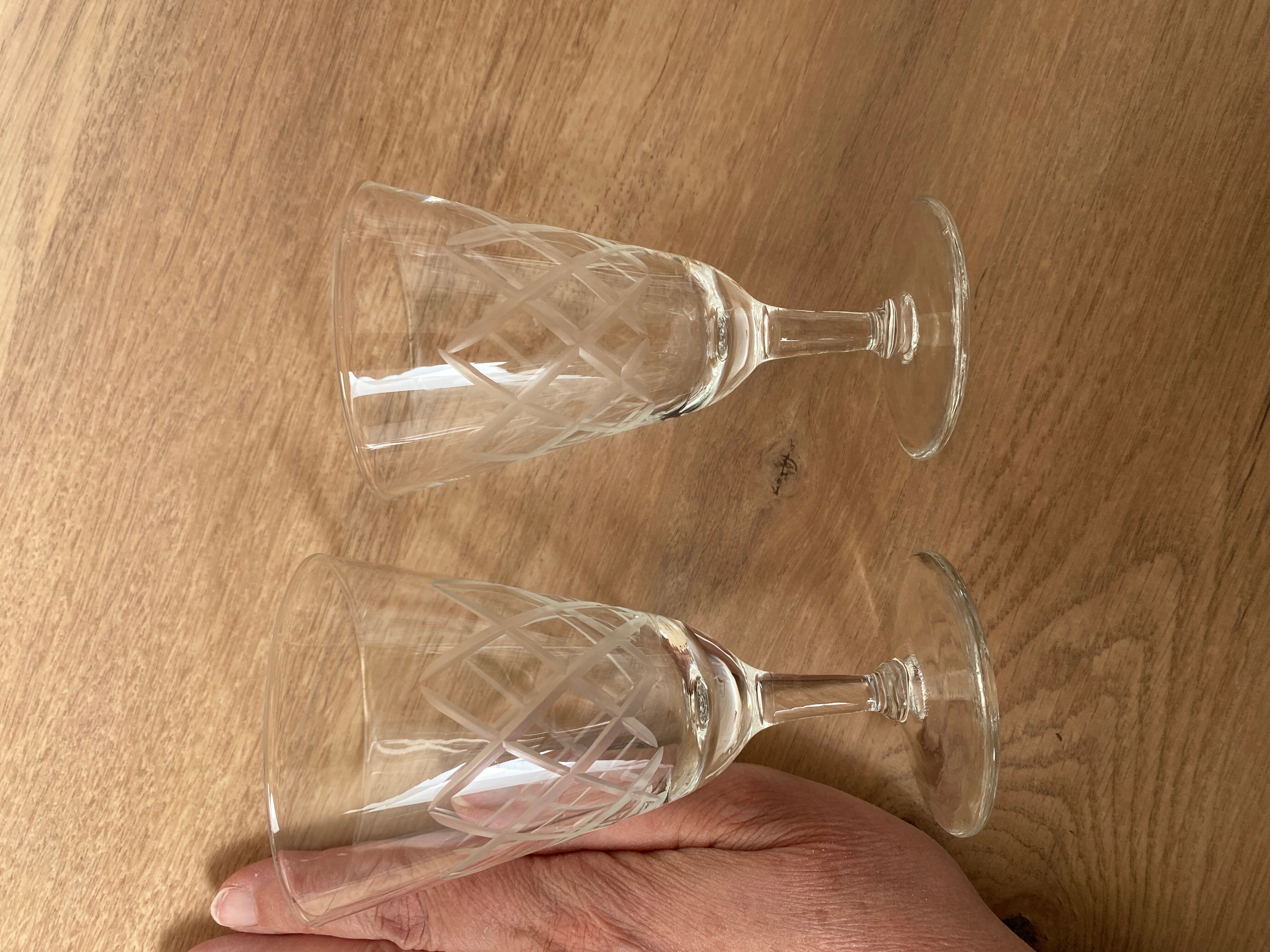 Set of 6 white wine glasses