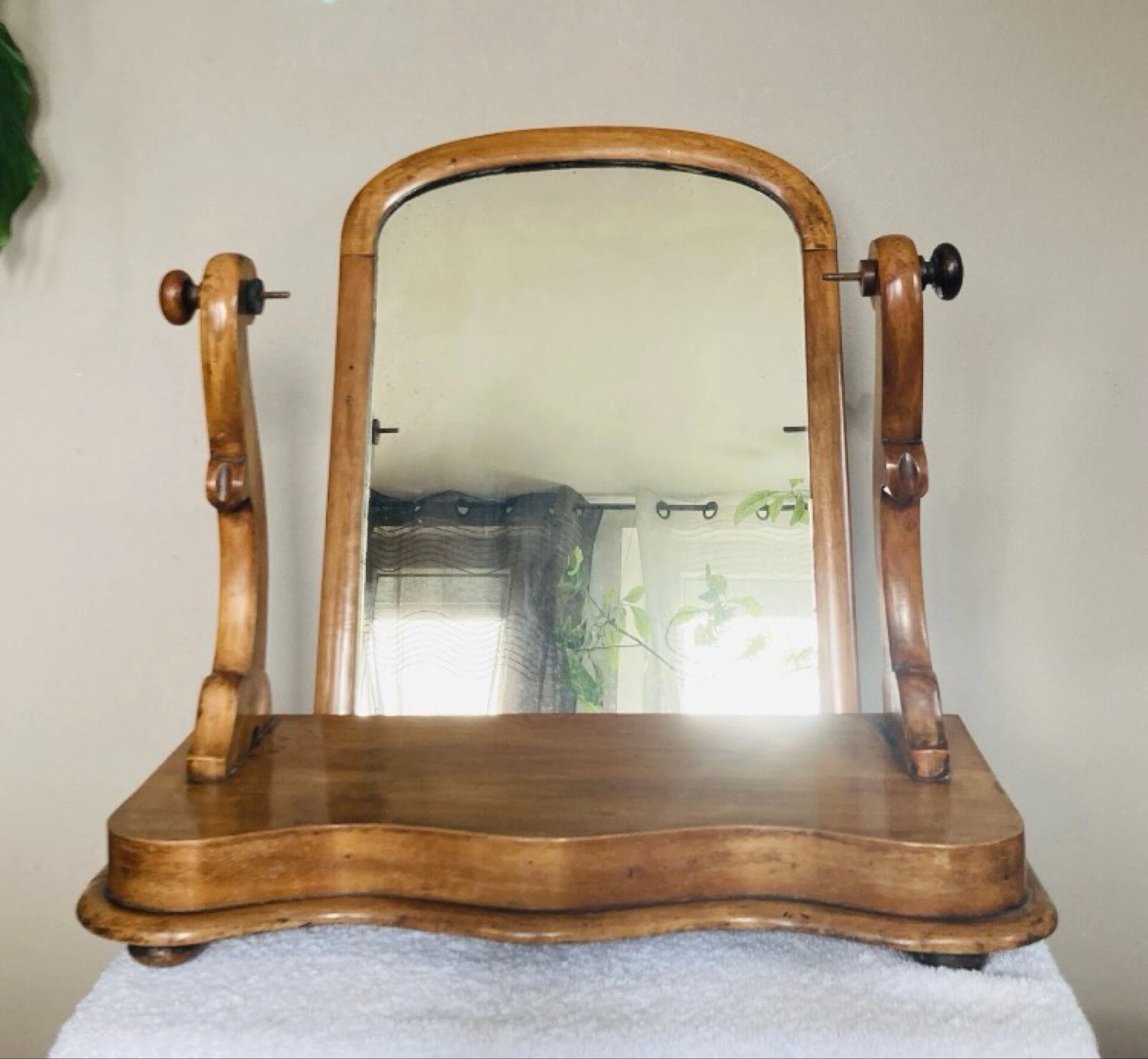 Coiffeuse de table barbière psyché Louis Philippe en noyer époque XIXe