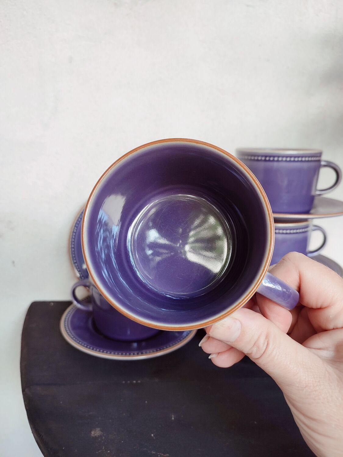 Set of 5 plum-colored stoneware tea cups