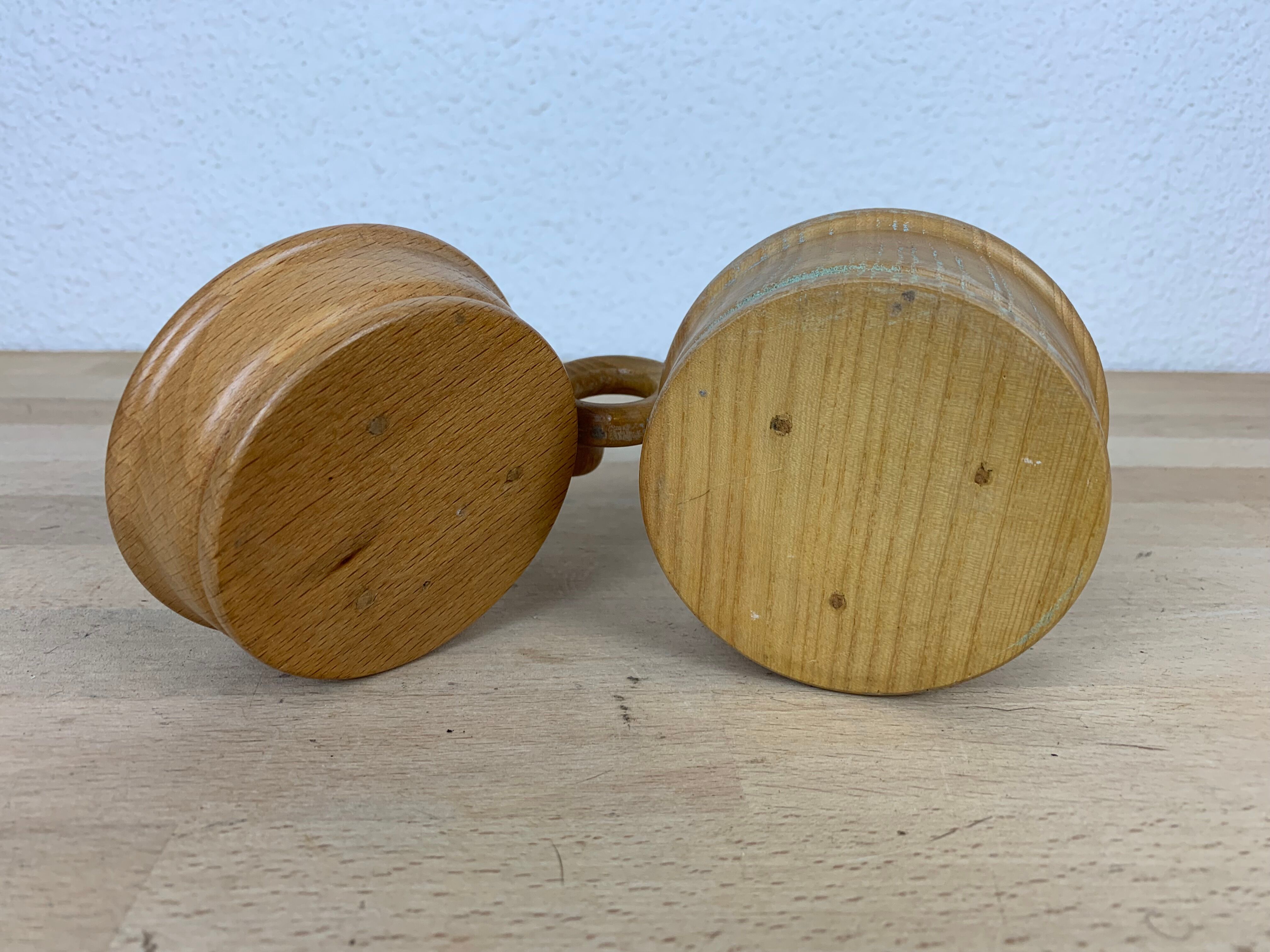 Paire de bougeoirs en bois vintage