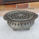 Old pique flowers on pewter feet 95%