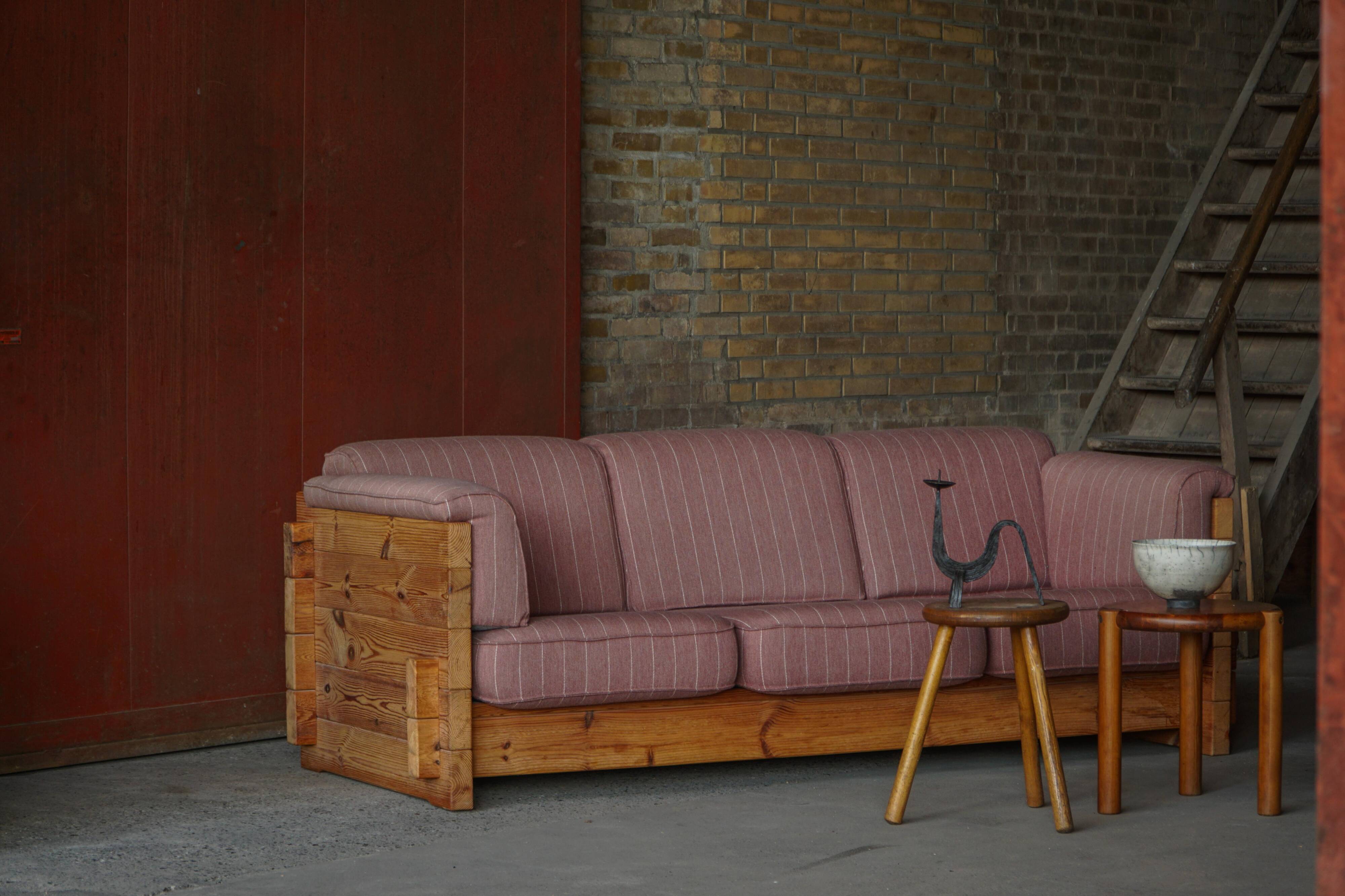 Modern Danish three-seater canapé in pomeranian pine and wool, by Christian IV, 1970s.