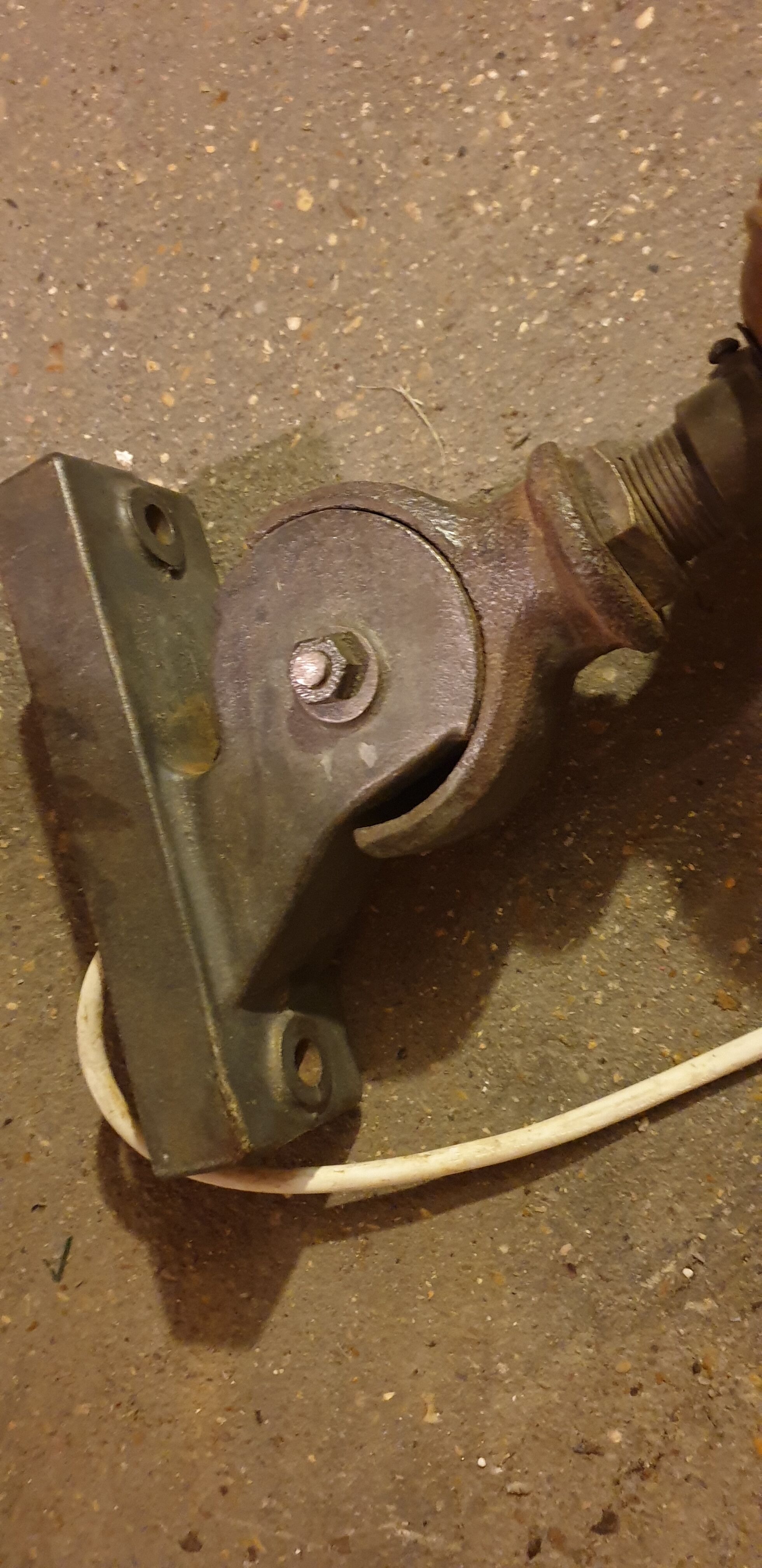 Industrial lamp applies outdoors