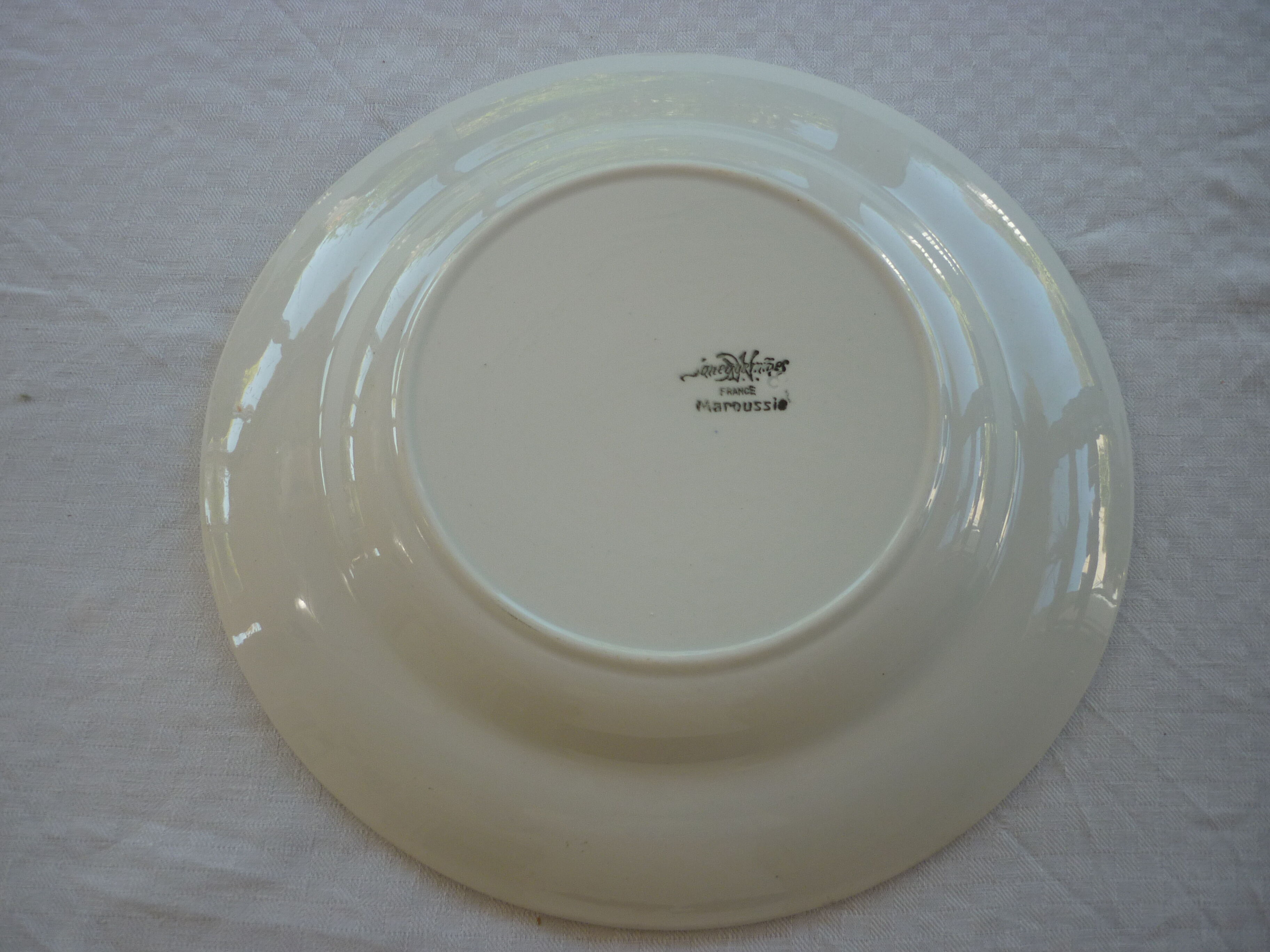 Round dish faience Sarreguemines Maroussia