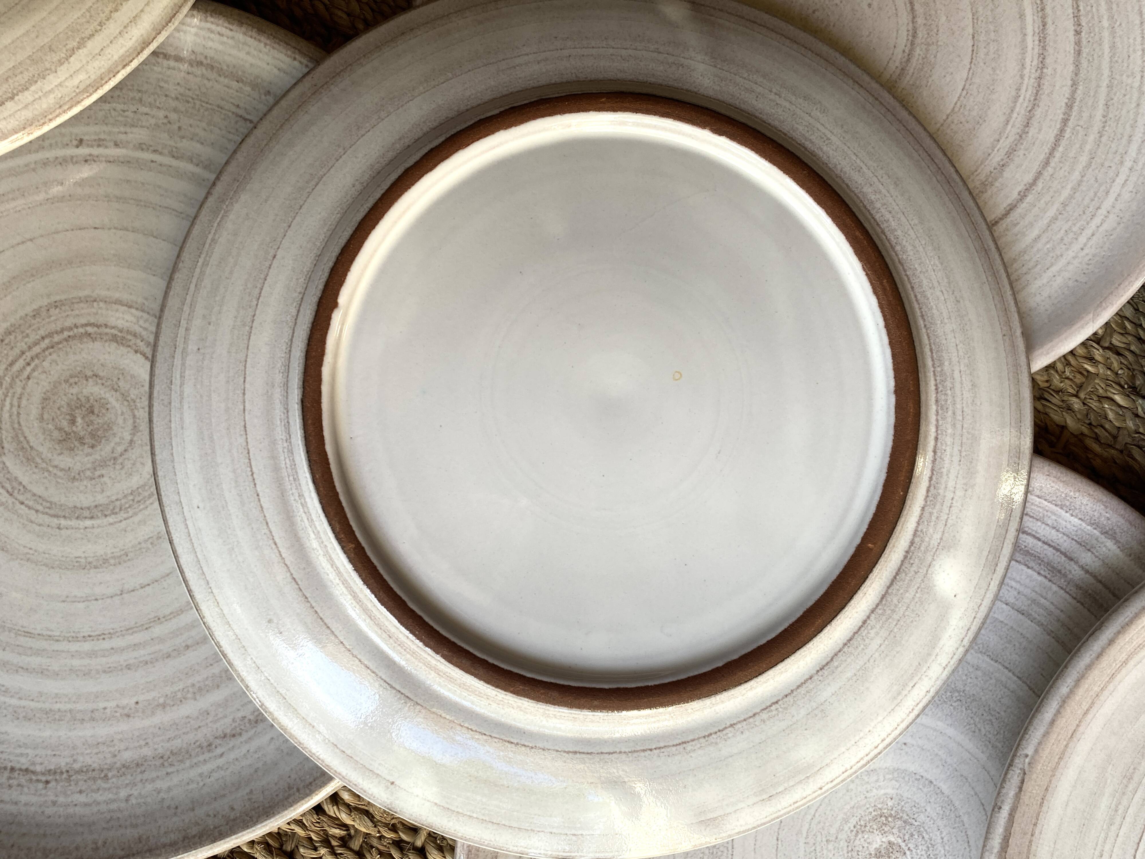 10 enamelled terracotta plates, 22 cm