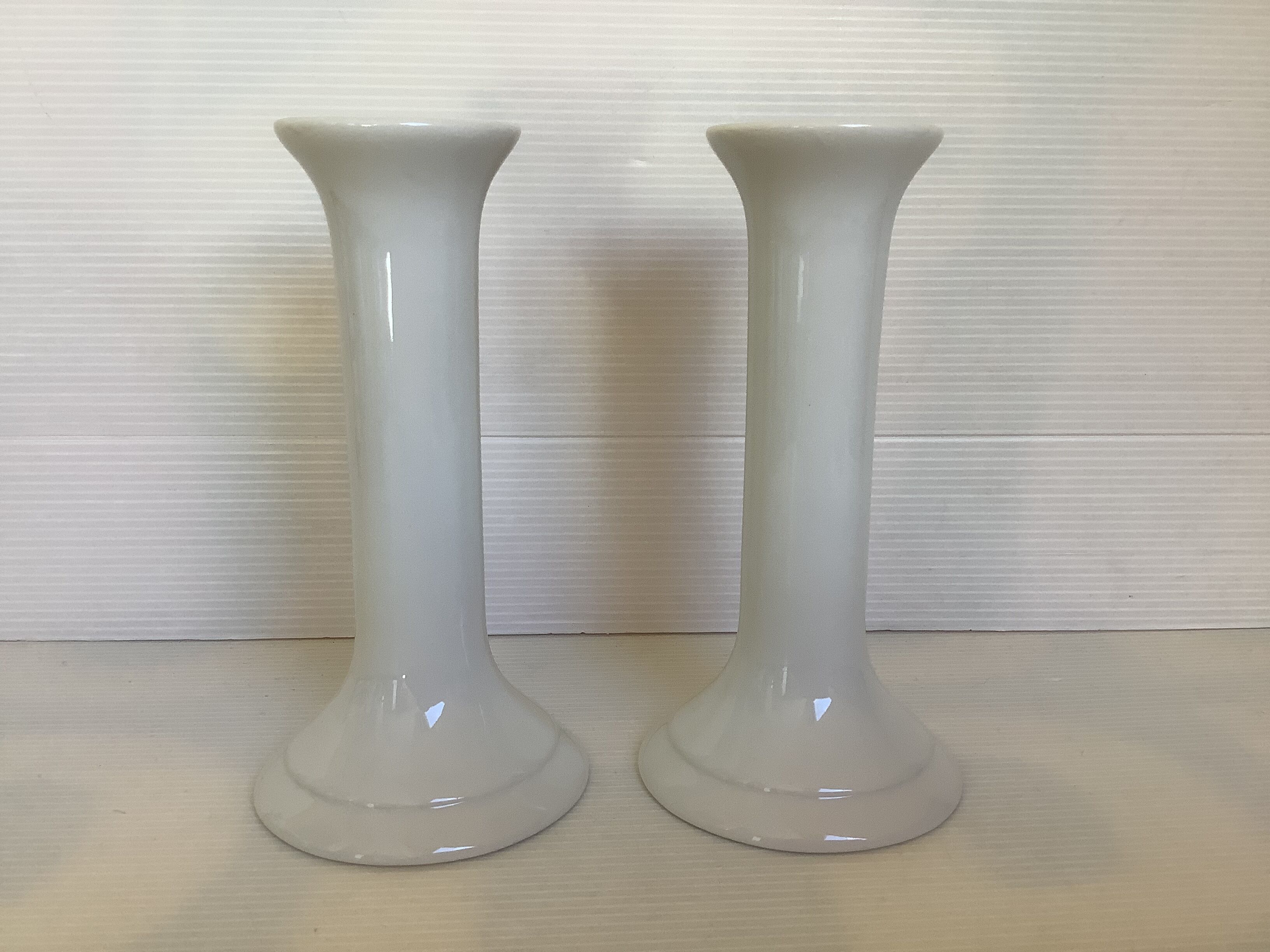 Pair of candle holders white