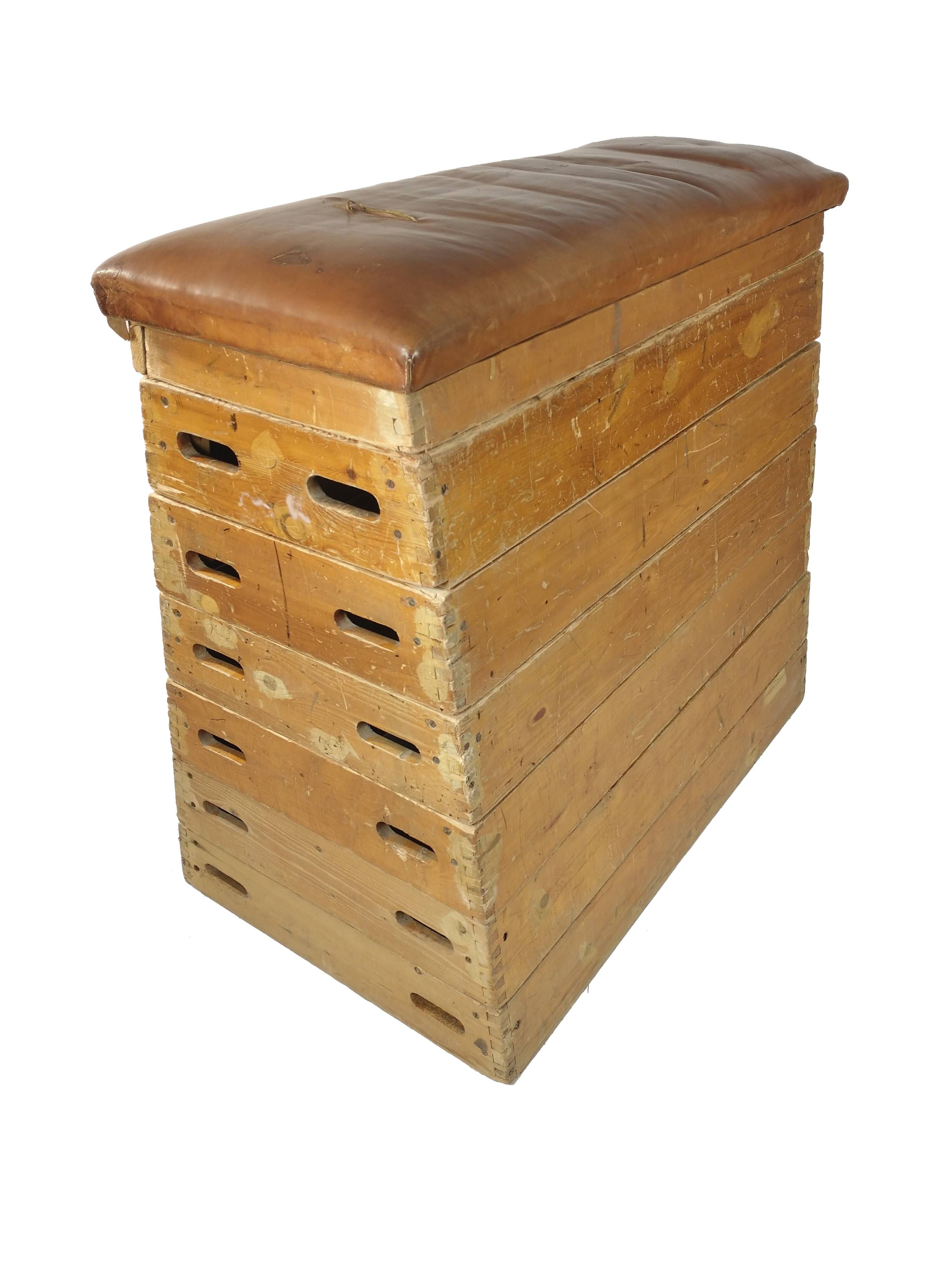 Antique wooden and leather gymnastic box with a jumping hill, 1930er