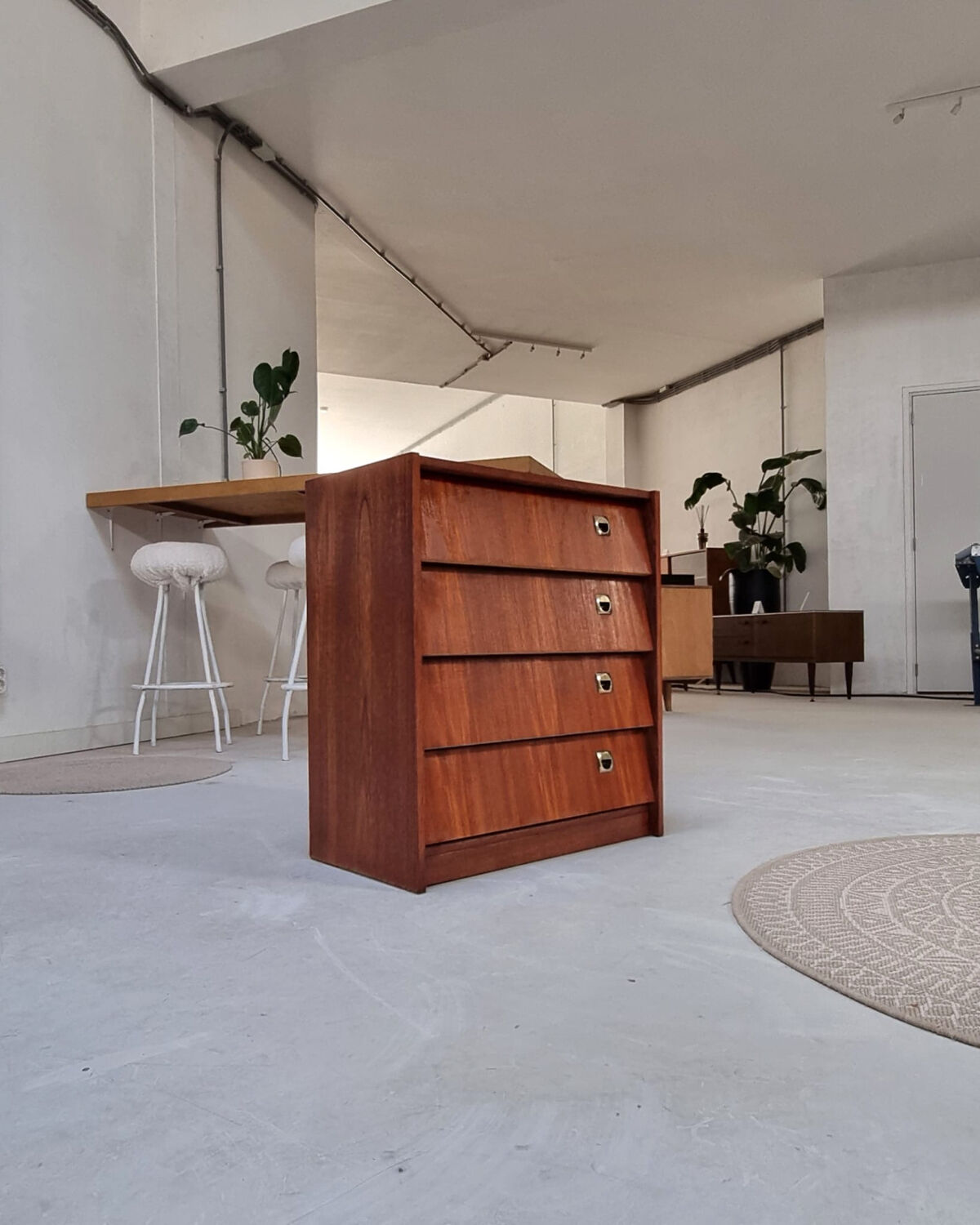 Armoire à chaussures du milieu du siècle