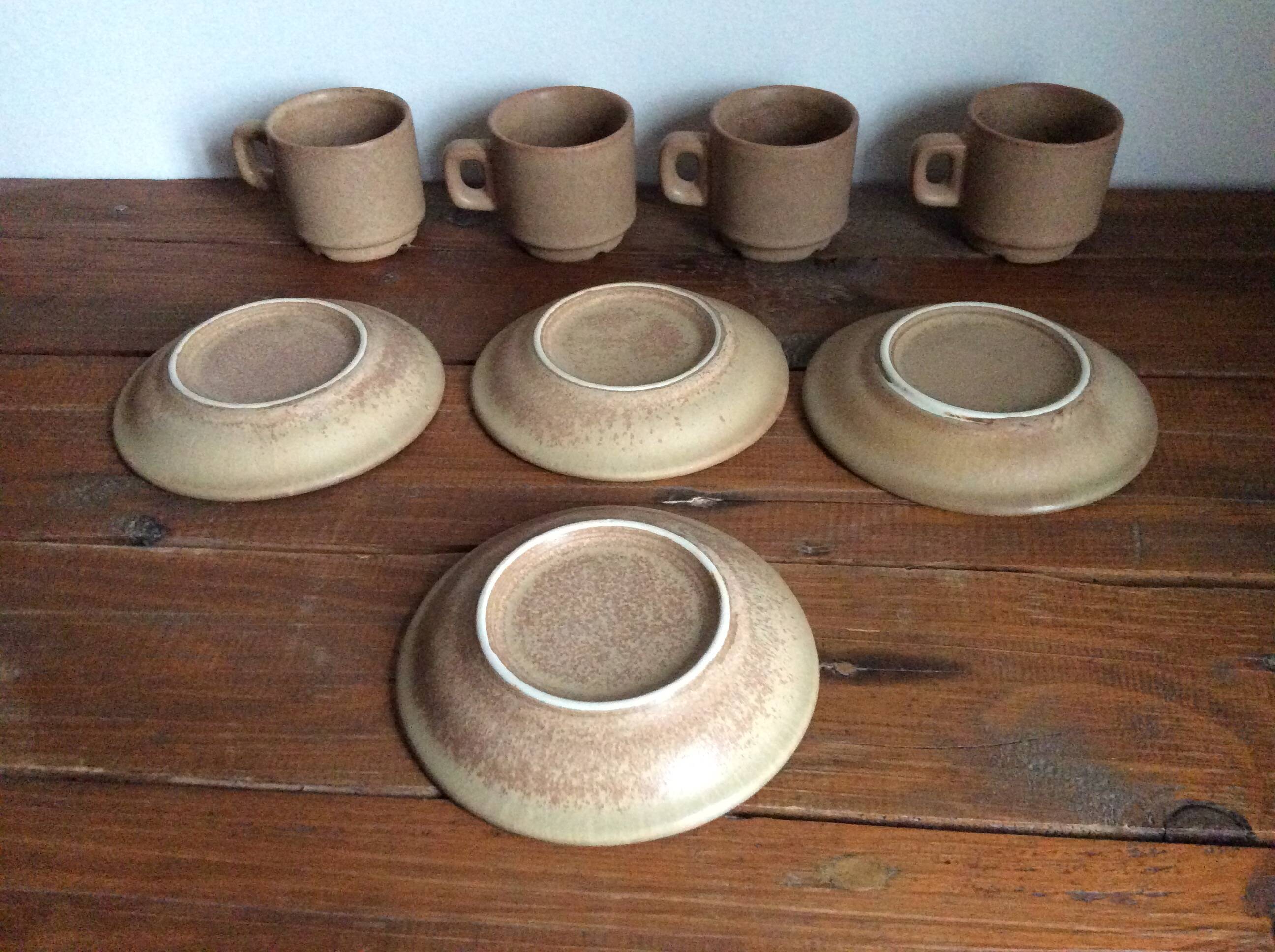 4 stoneware coffee cups