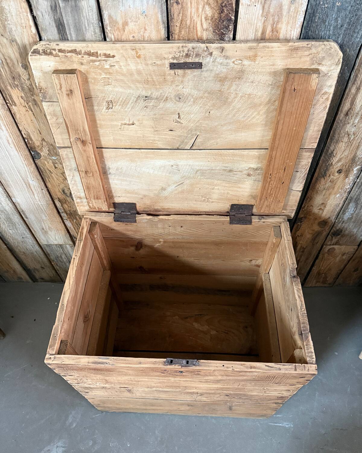 Old raw wood chest (renovated)