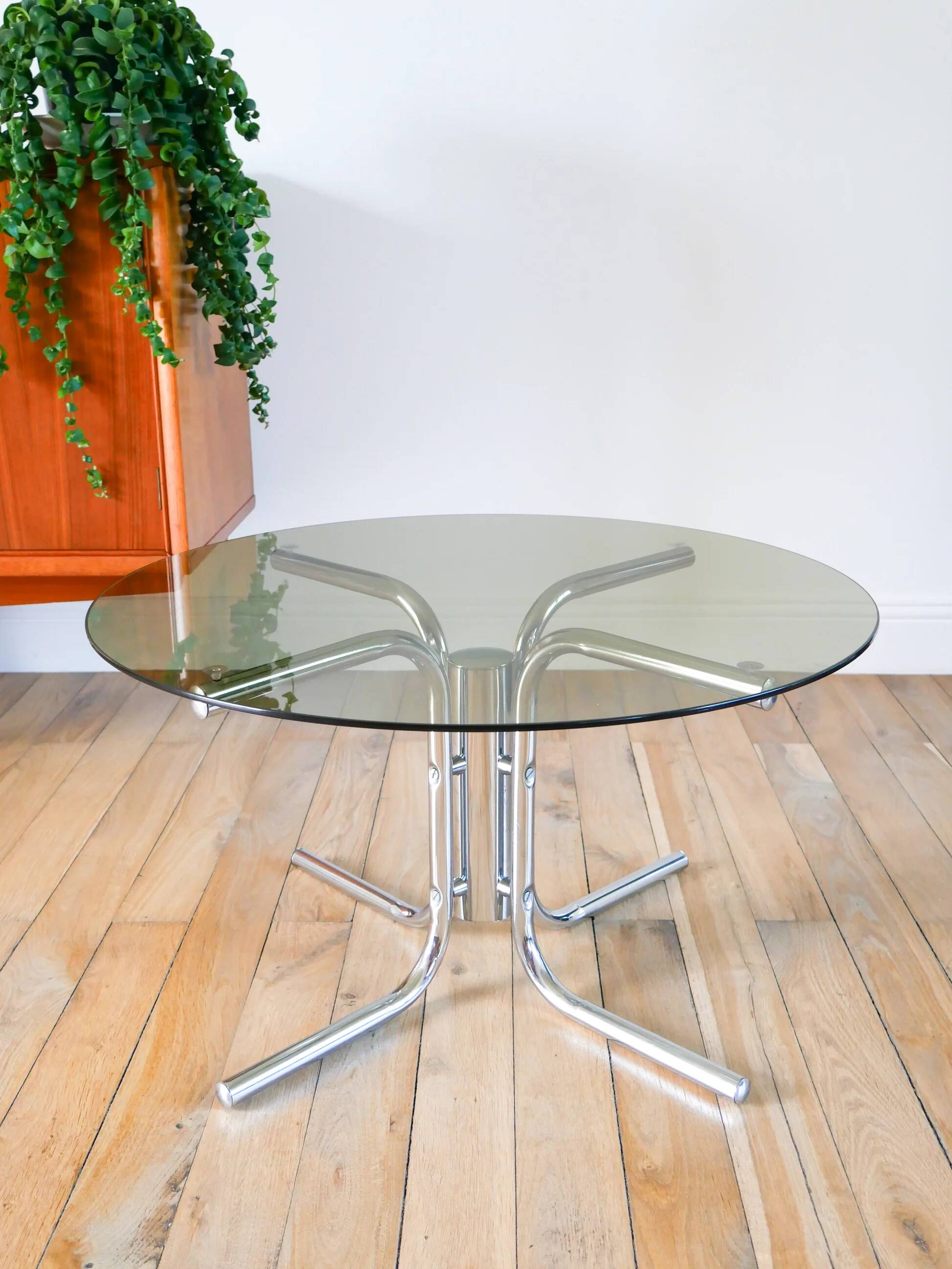 Round coffee table in smoked glass and chrome, star base, design, 1970.