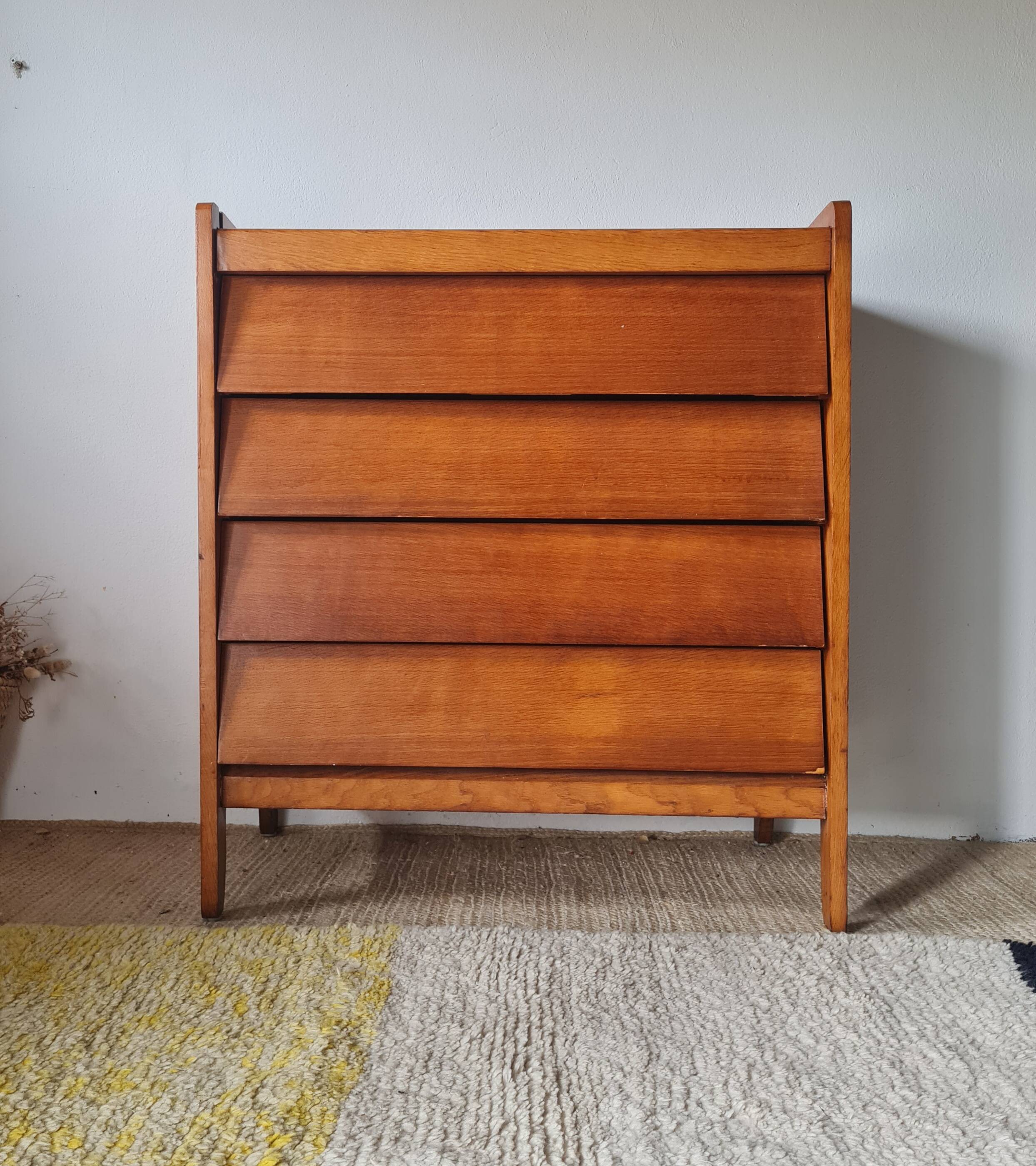 Commode vintage Mid-Century en chêne clair et tiroirs biseautés (1960)