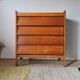Commode vintage Mid-Century en chêne clair et tiroirs biseautés (1960)