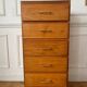 Chiffonnier en bois pieds compas