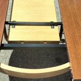 Round table with extensions
