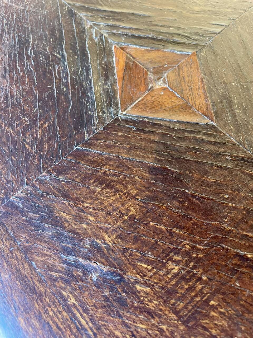 Table d'appoint Art déco en noyer avec étagère, années 1930