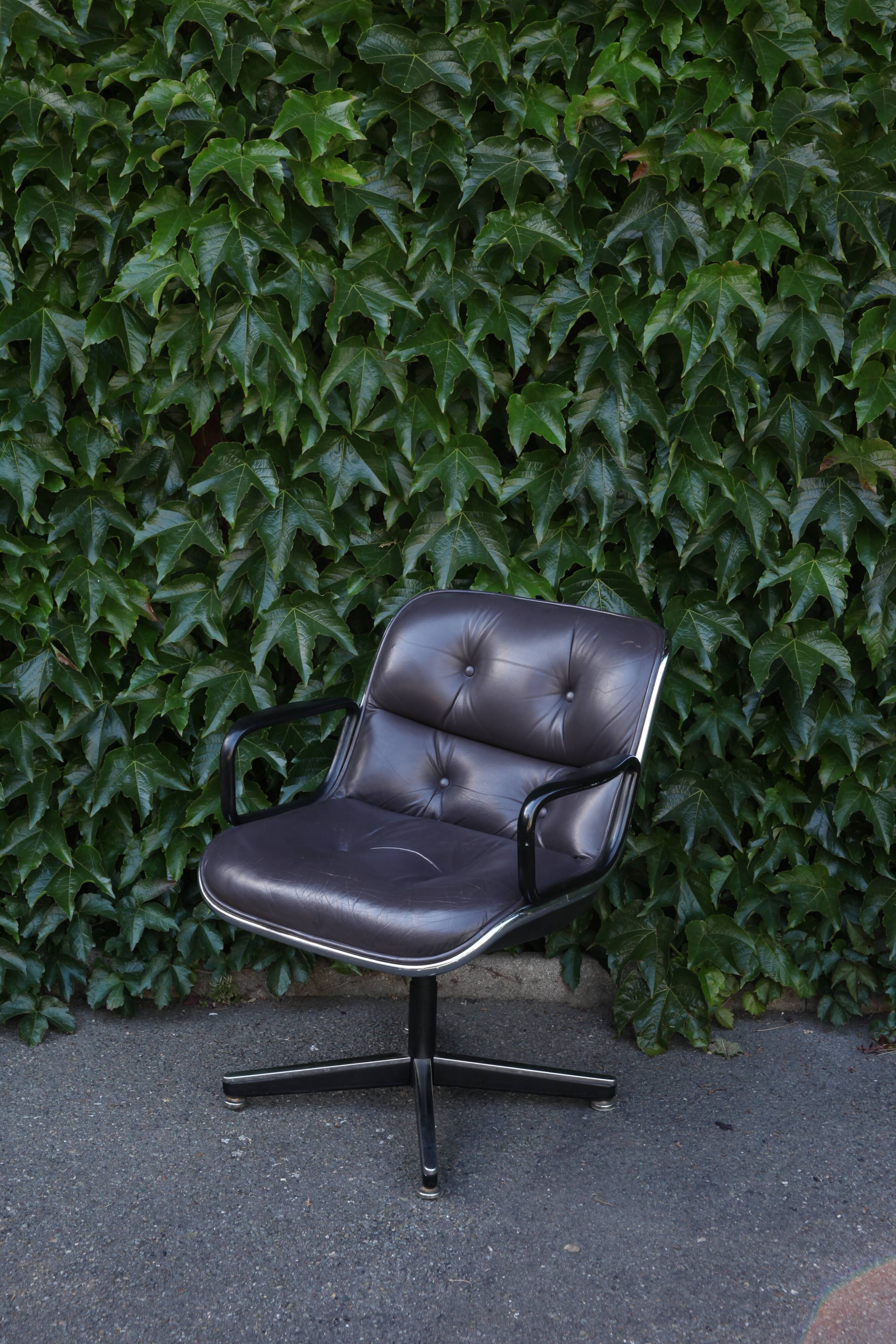 Fauteuil Pollock pour Knoll cuir couleur prune/violet