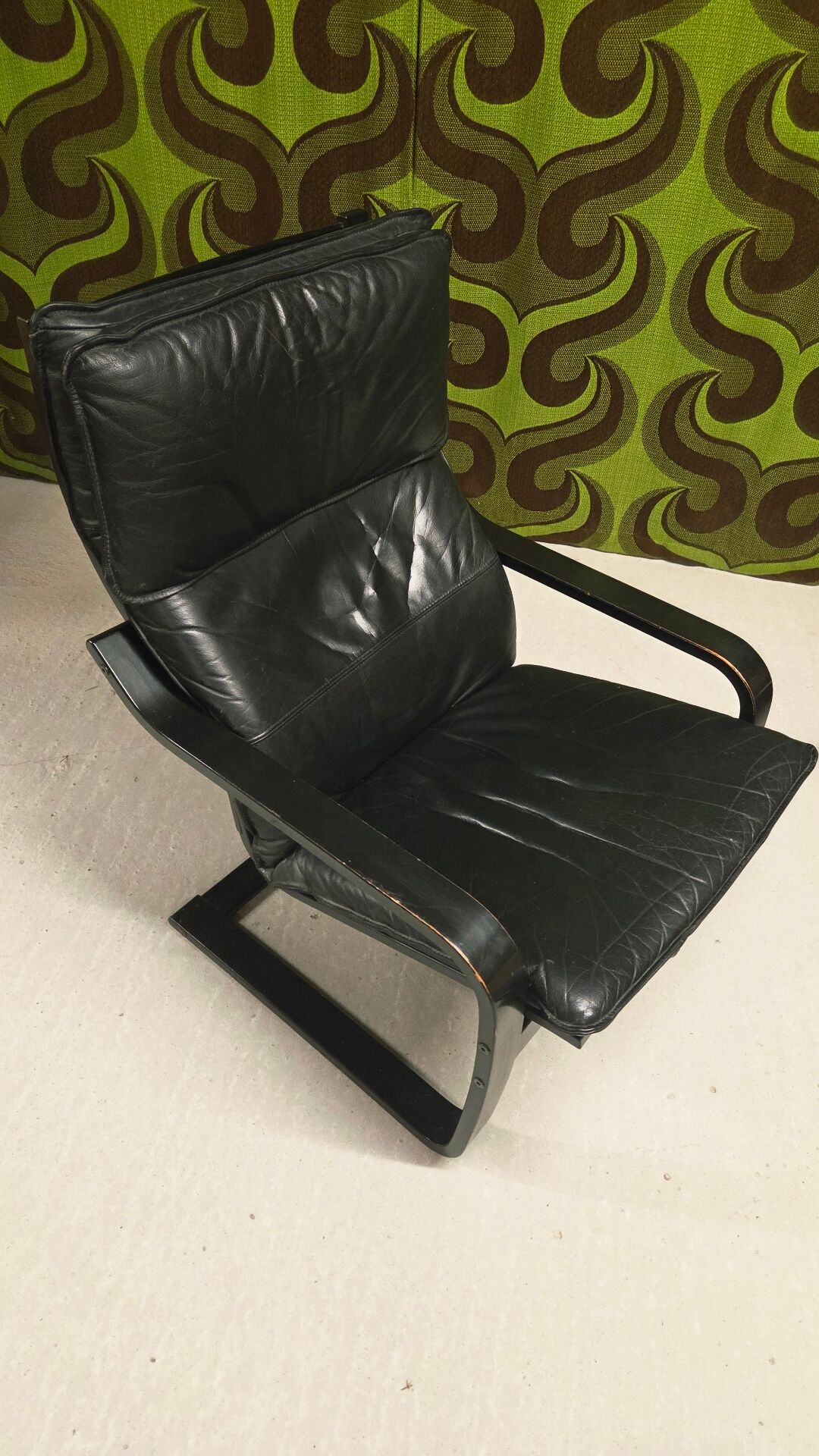 Fauteuil vintage IKEA années 1980 Cuir noir & ottoman