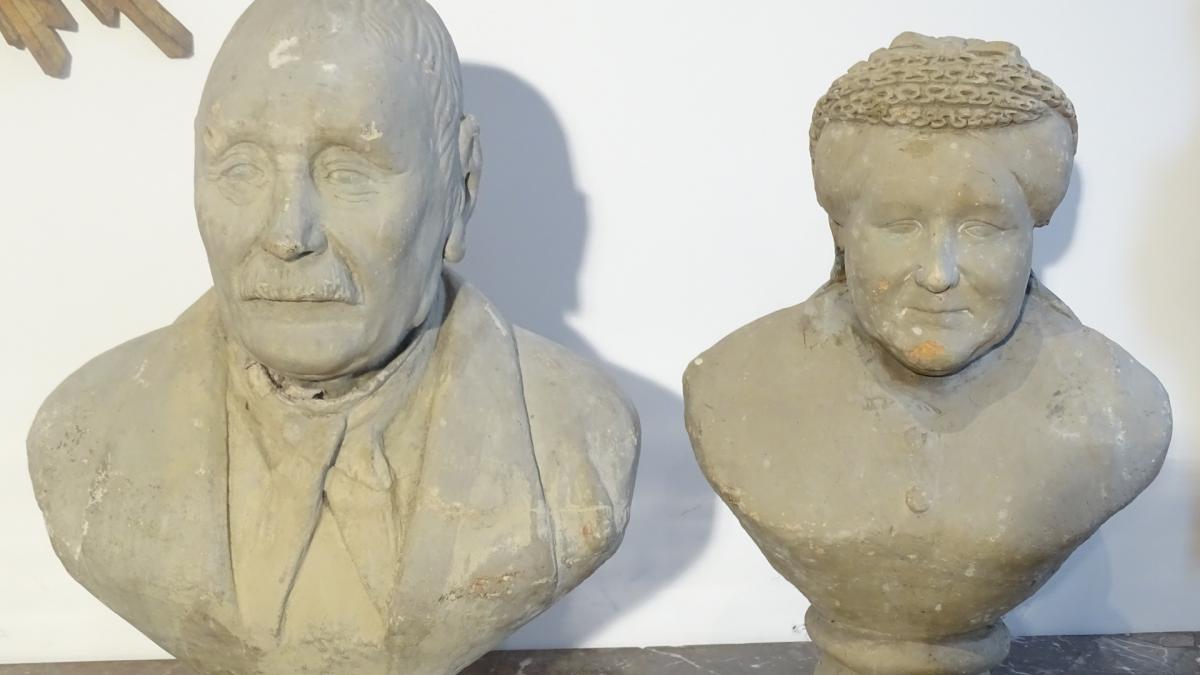 Pair of busts popular art nineteenth earthen terracotta