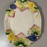 Grand plat ancien en faience barbotine