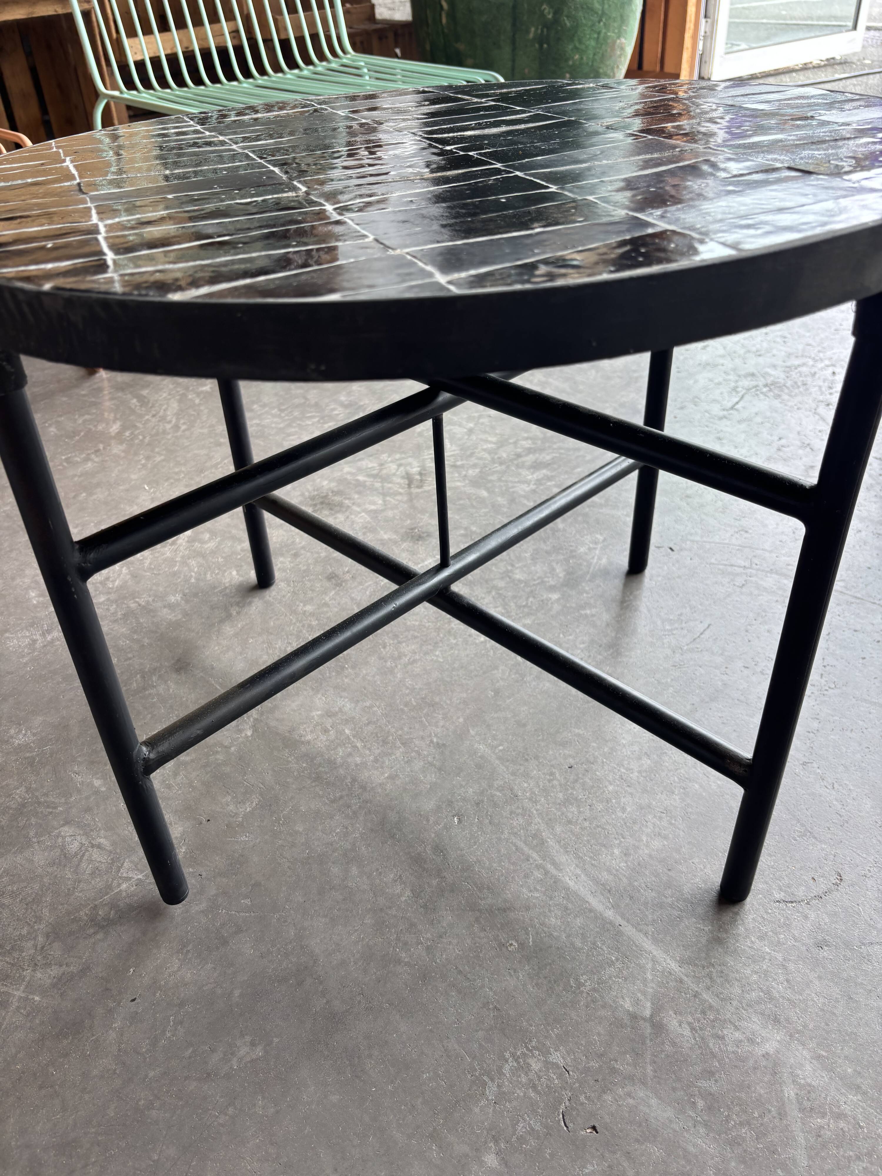 Round coffee table in black zellige – 60 cm artisanal Moroccan design