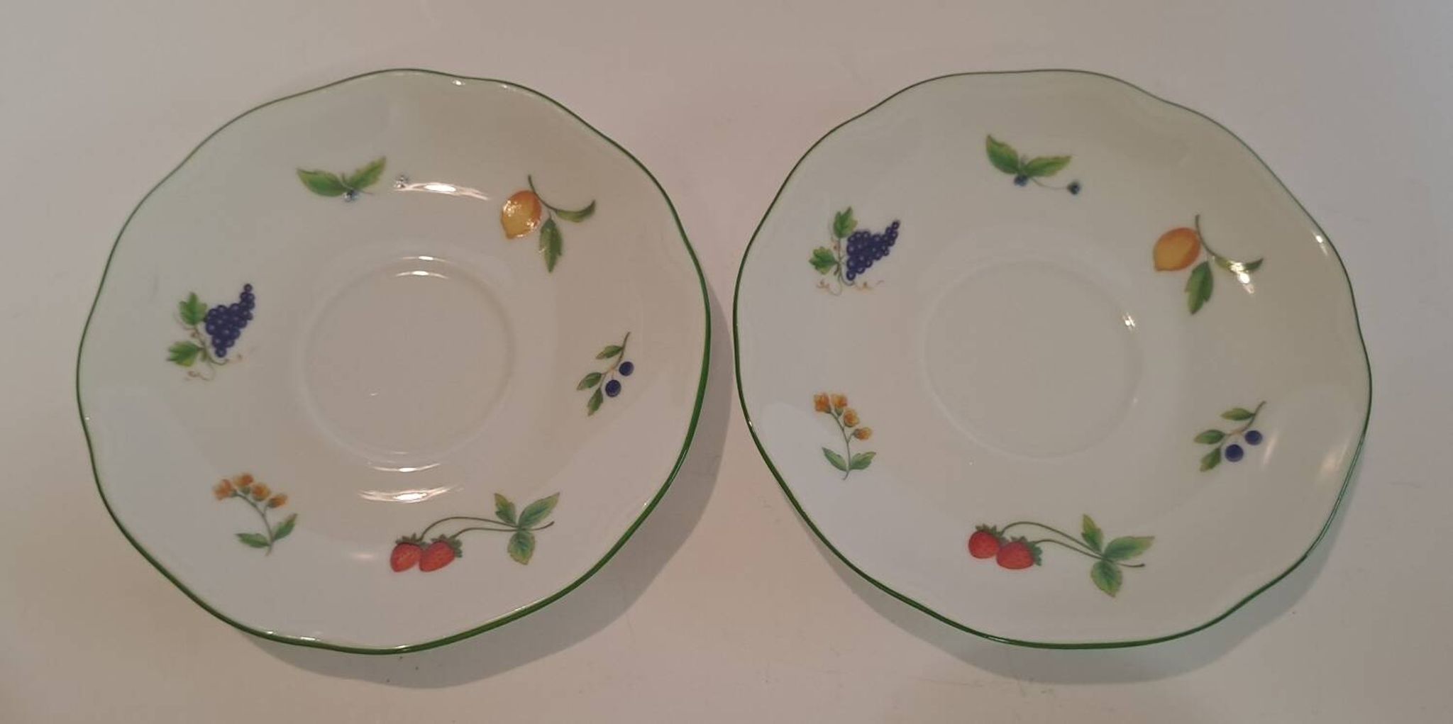 Two cups and saucers in fine porcelain, orchard model.