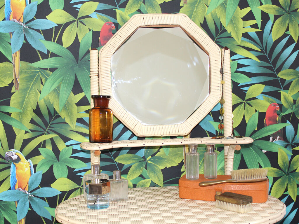 Dressing table and stool in scoubidou