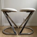 Pair of vintage Z low stools with chrome metal base and white skai seat. H: 49 cm 80s