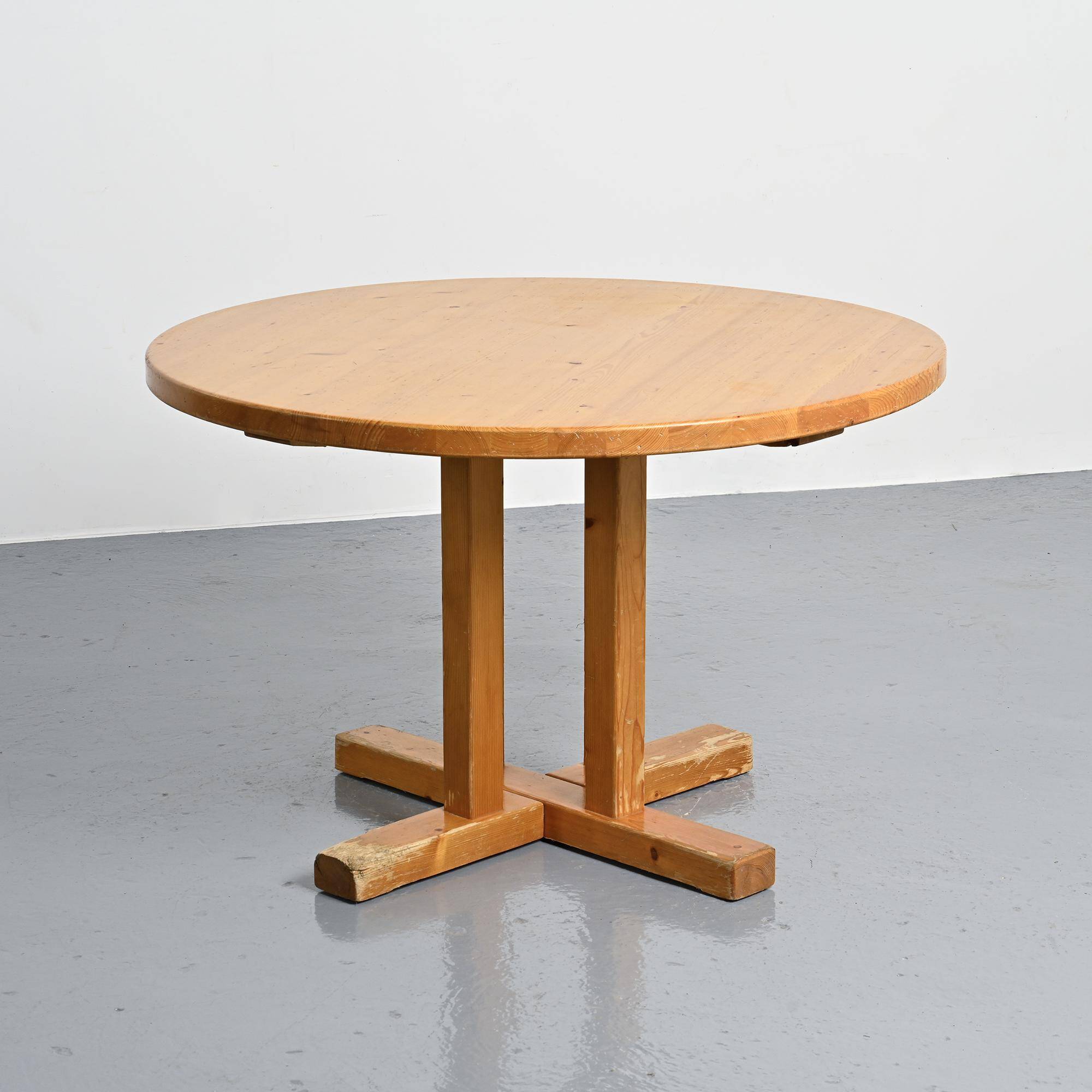 Round dining table, Méribel France, around 1970.