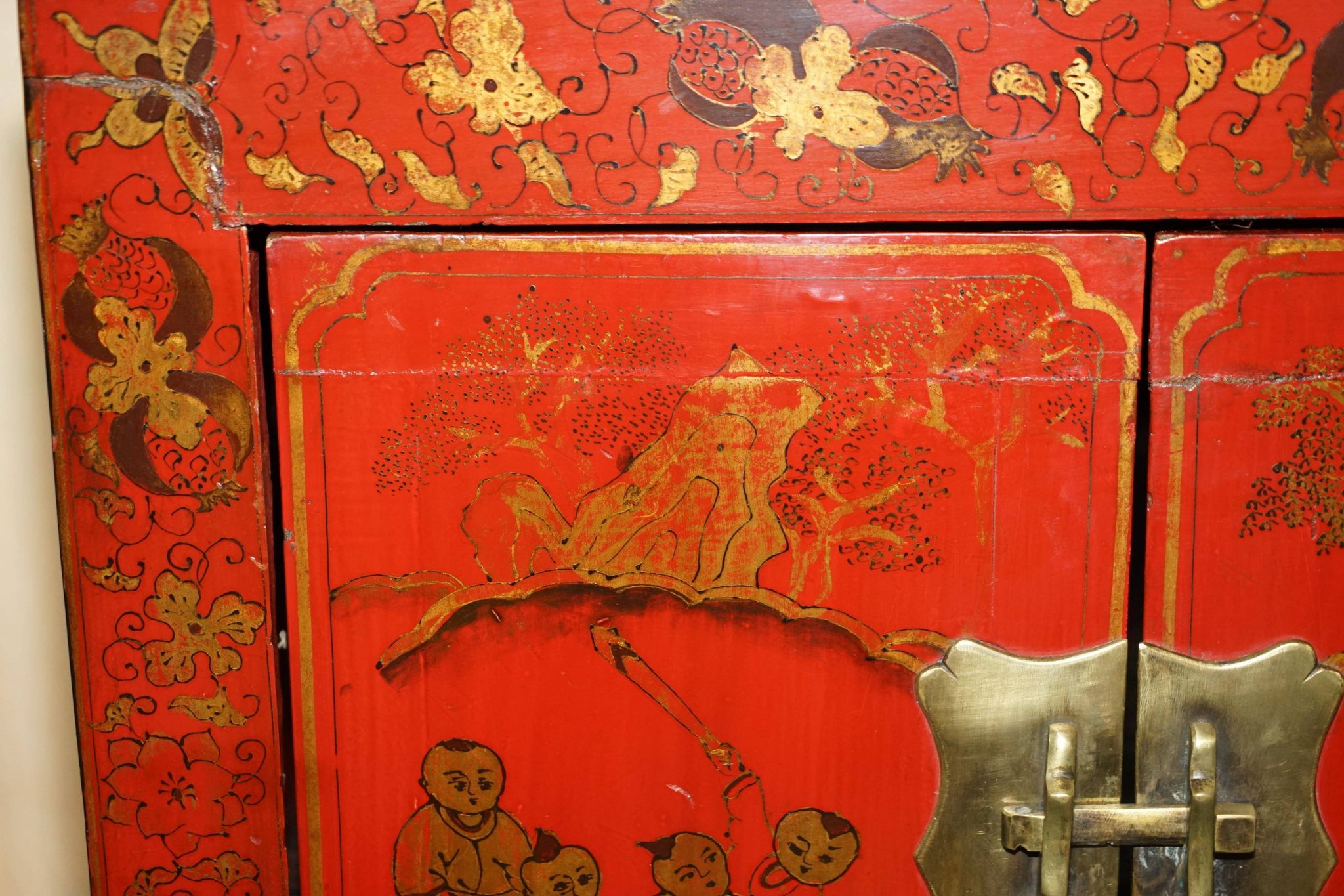 Armoirechinoise antique laquée à la main, grande armoire latérale
