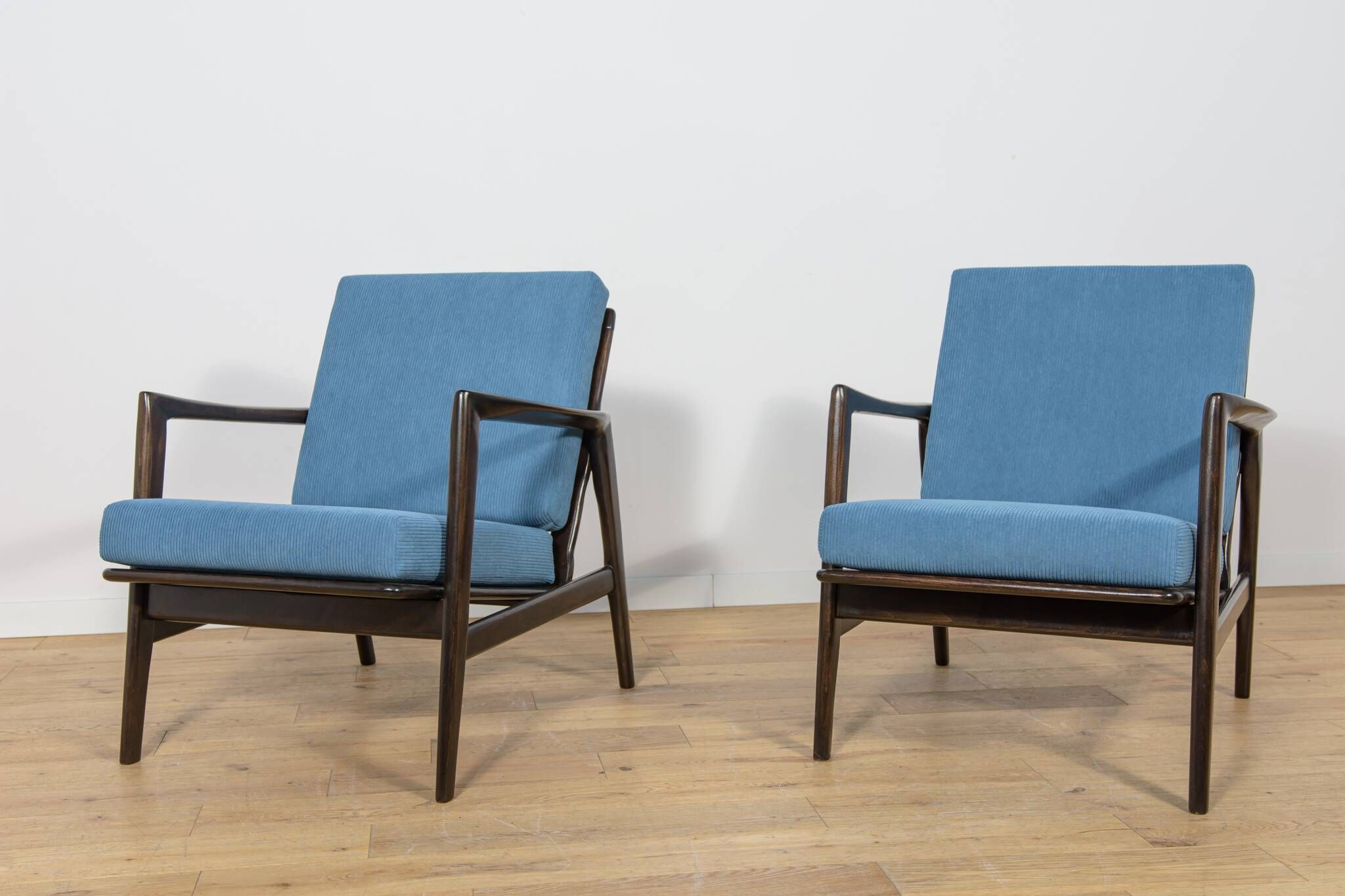 Model 300-139 Mid Century Modern Armchairs from Swarzędz Factory, Poland.