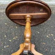Table ronde Louis Philippe pied central tripode noyer massif XIXe 80x77cm