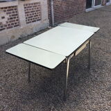 Table in formica